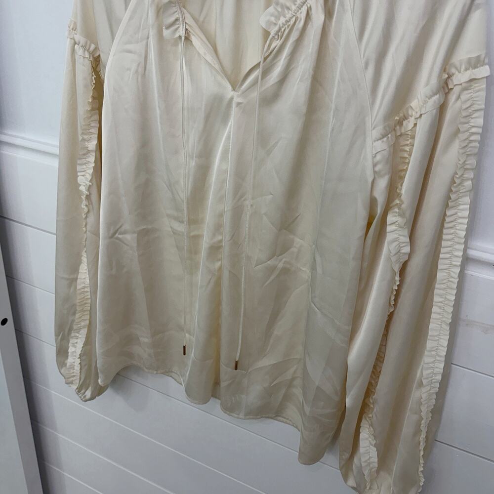Women’s Cabi #4911 Chloe Blouse Delicate Ruffle Blouse Top Size S - Picture 3 of 6